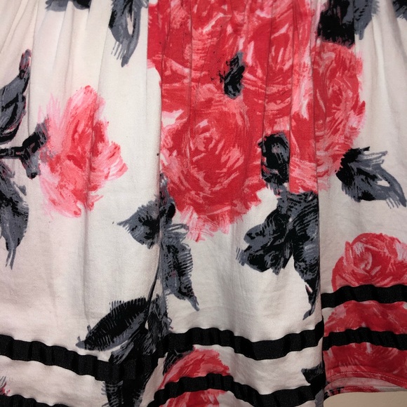 Swoop and Spin Skirt - Picture 3 of 5